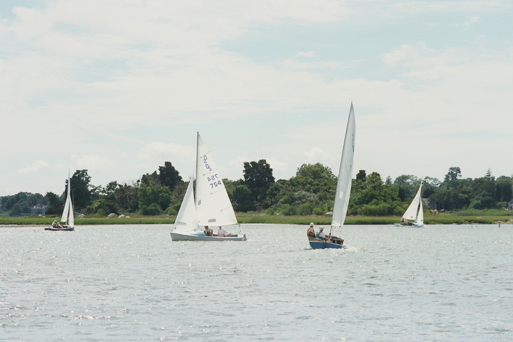 No description provided for: /2006/07-09/0819-07-race-1/photo24.html