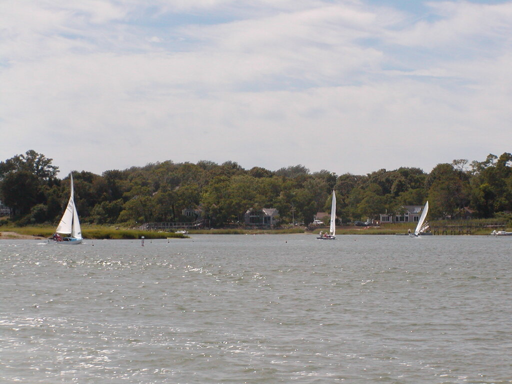 No description provided for: /2006/07-09/0819-08-race-1/photo23.html