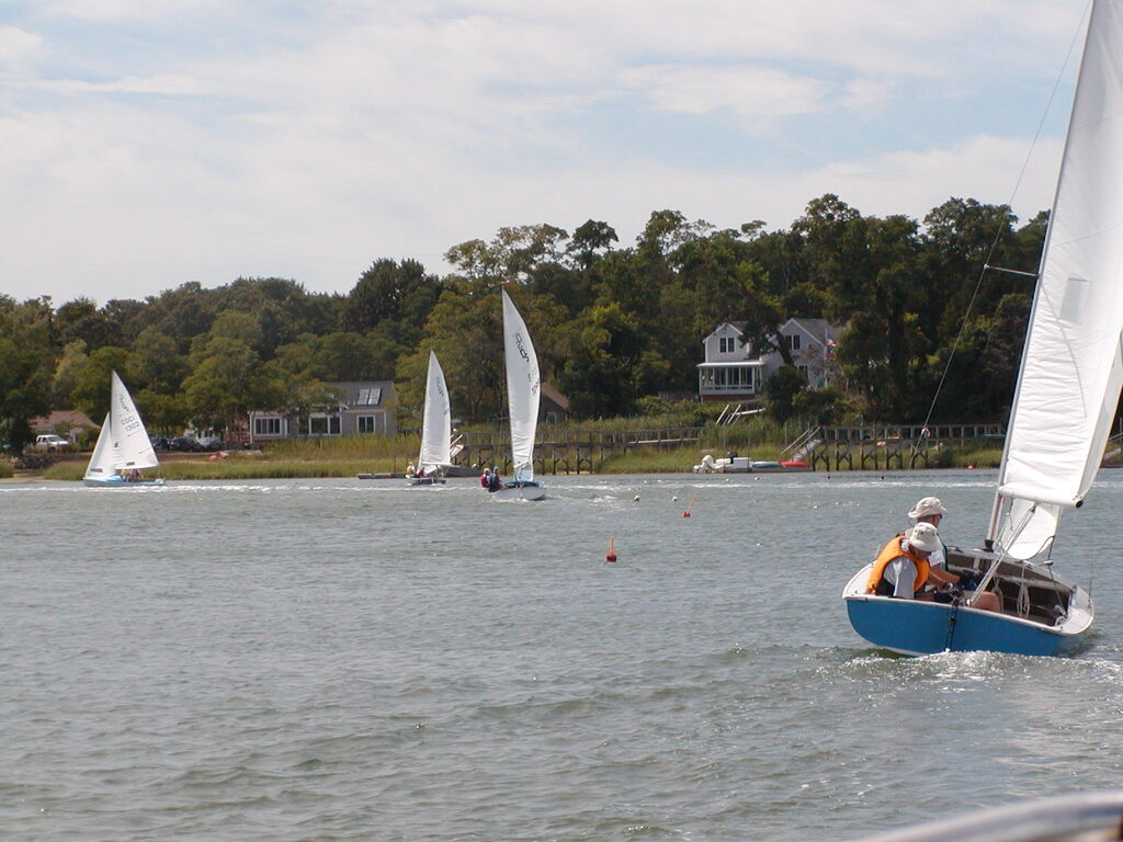 No description provided for: /2006/07-09/0819-08-race-1/photo26.html