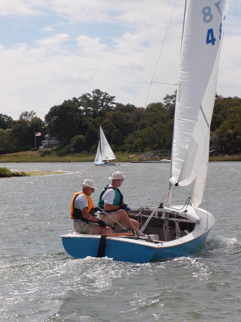 No description provided for: /2006/07-09/0819-08-race-1/photo28.html