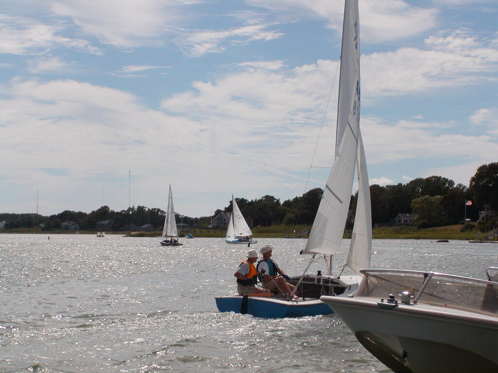 No description provided for: /2006/07-09/0819-08-race-1/photo33.html