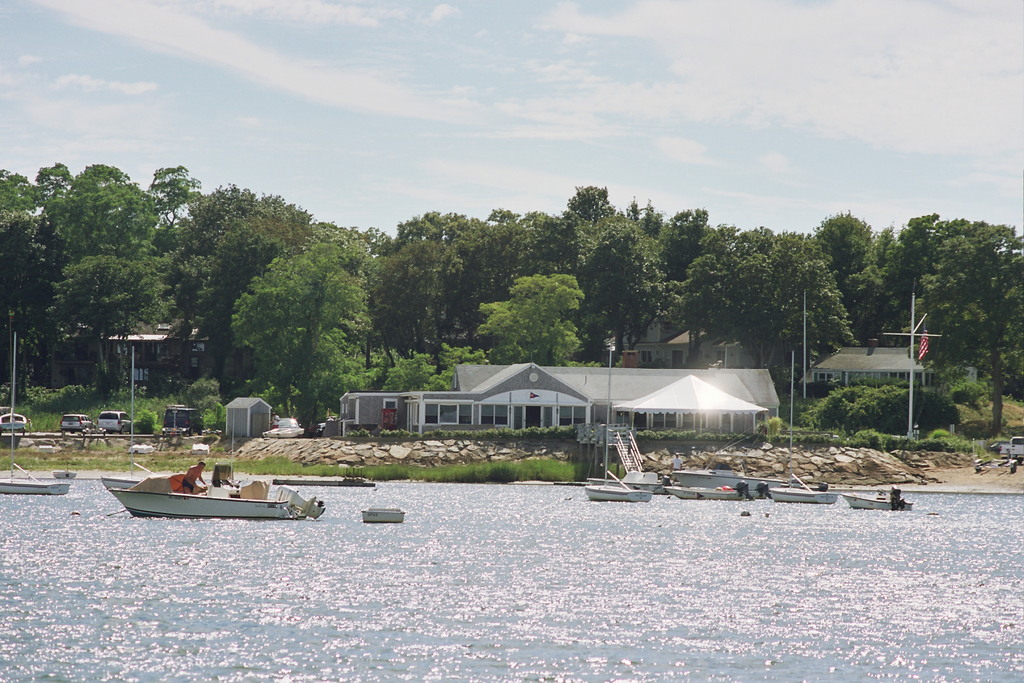 No description provided for: /2006/07-09/0819-14-after-race-1/photo33.html