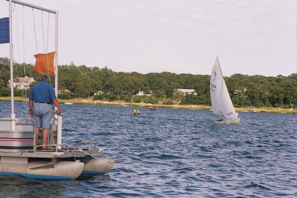 No description provided for: /2006/07-09/0819-24-race-2-finish/photo30.html