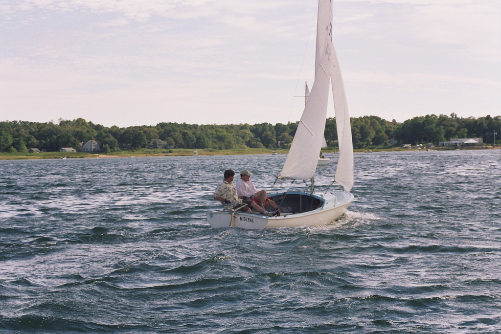 No description provided for: /2006/07-09/0819-25-after-race-2/photo31.html