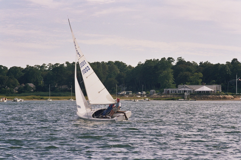 No description provided for: /2006/07-09/0819-25-after-race-2/photo33.html