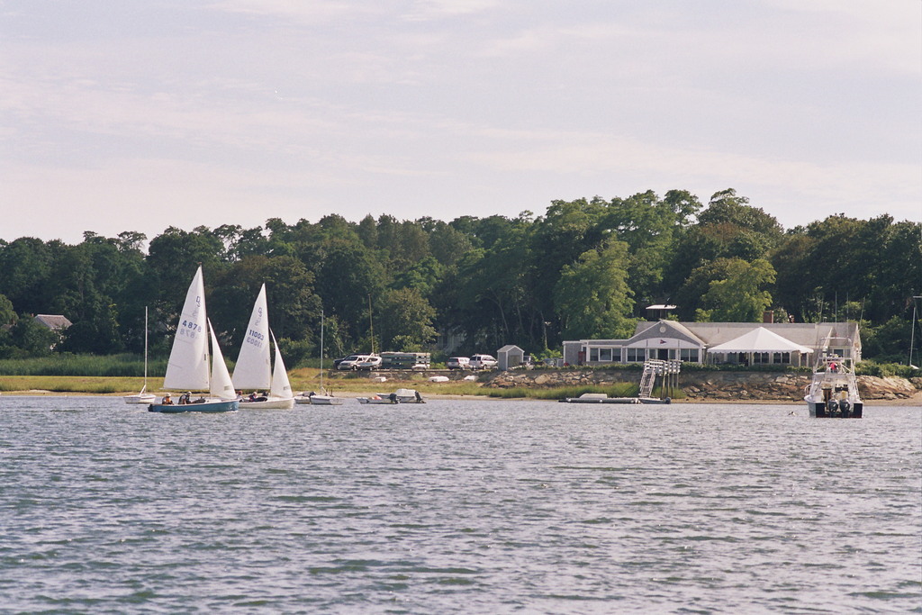 No description provided for: /2006/07-09/0819-25-after-race-2/photo34.html