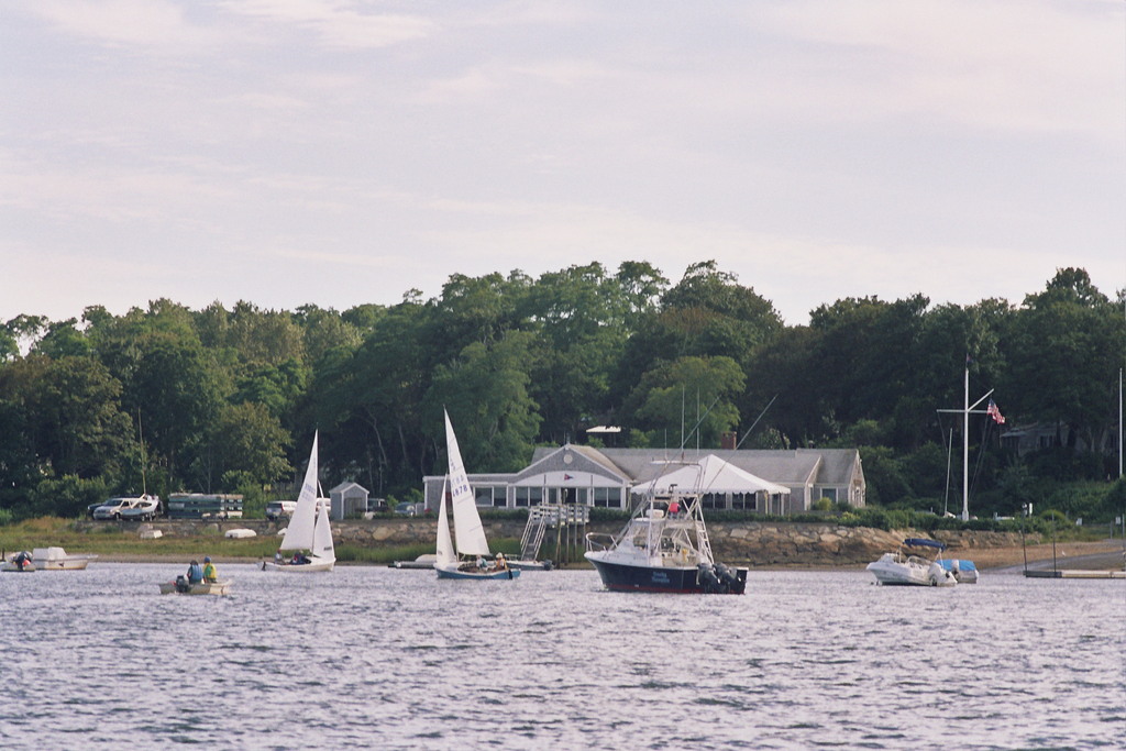 No description provided for: /2006/07-09/0819-25-after-race-2/photo36.html