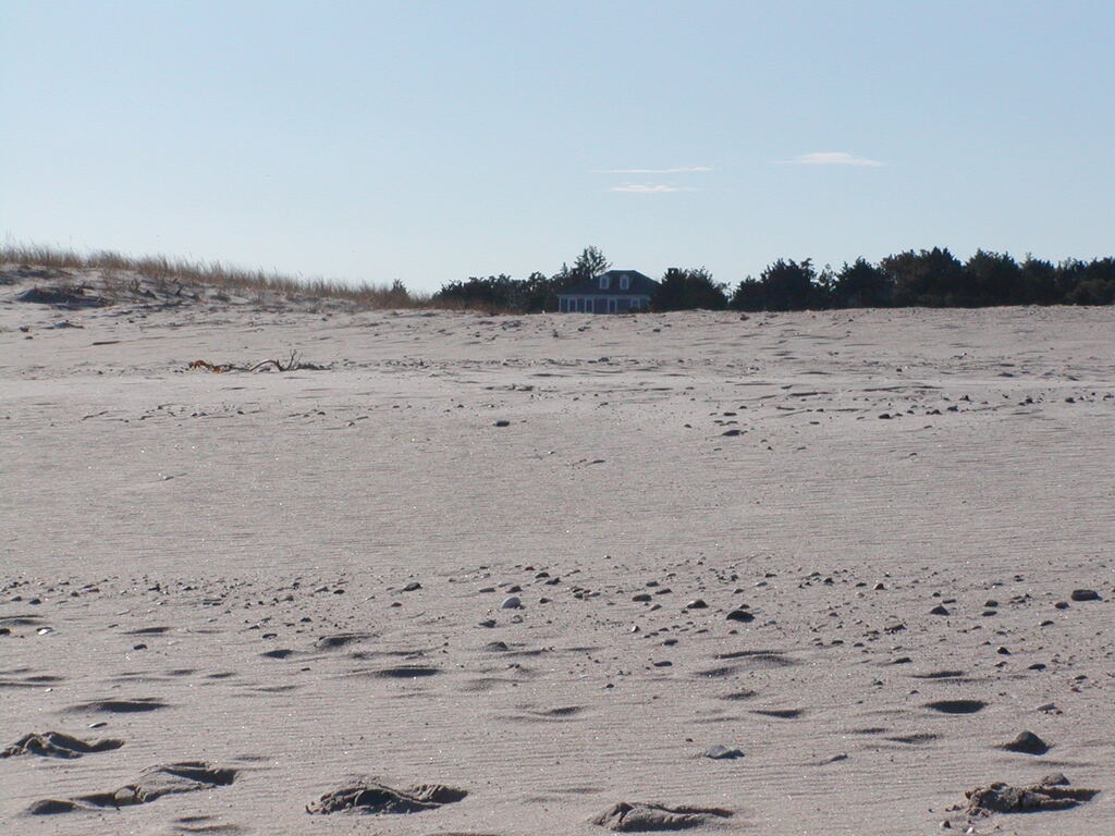 No description provided for: /2006/10-12/1210-nauset/_2/photo17.html