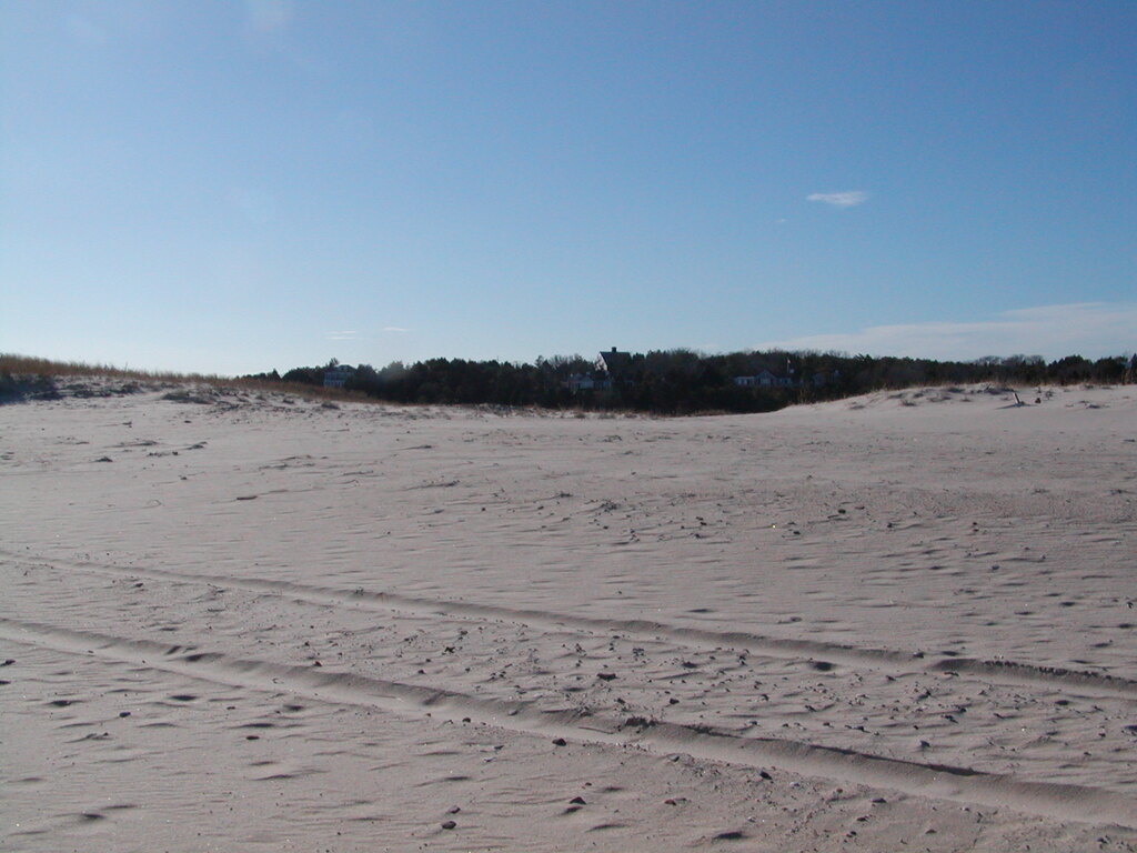 No description provided for: /2006/10-12/1210-nauset/_2/photo18.html