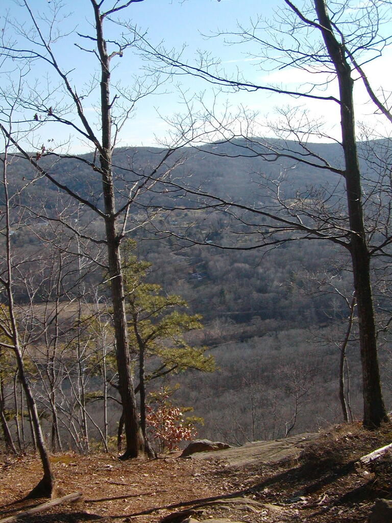 No description provided for: /2006/10-12/1229-ledges-hike/photo11.html