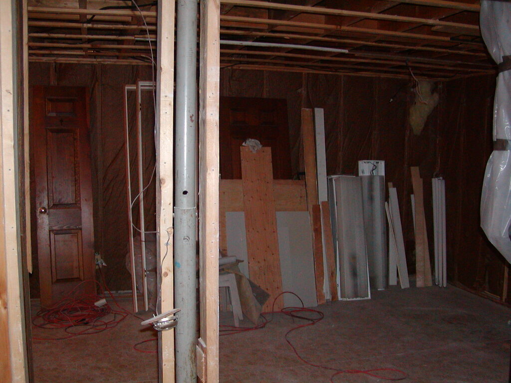 No description provided for: /2007/01-03/0303-basement/photo04.html