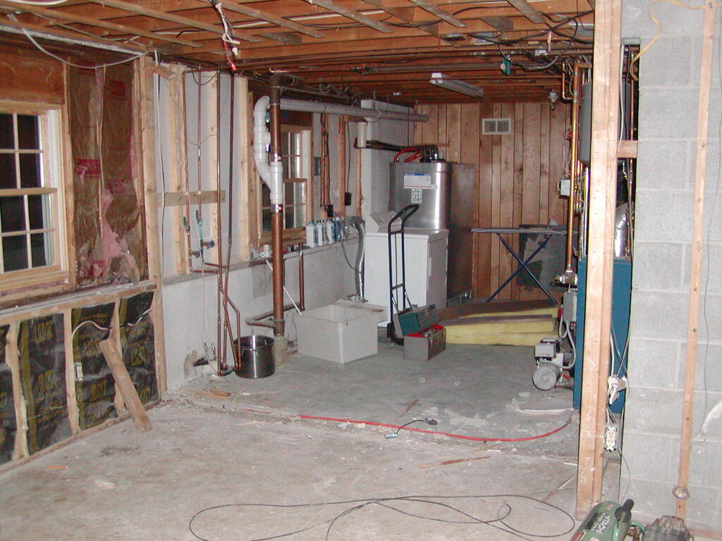 No description provided for: /2007/01-03/0309-basement/photo03.html