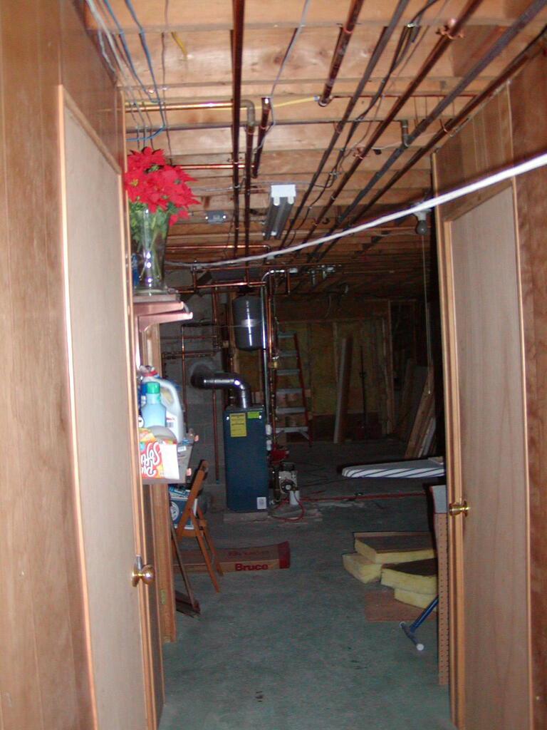 No description provided for: /2007/01-03/0309-basement/photo06.html