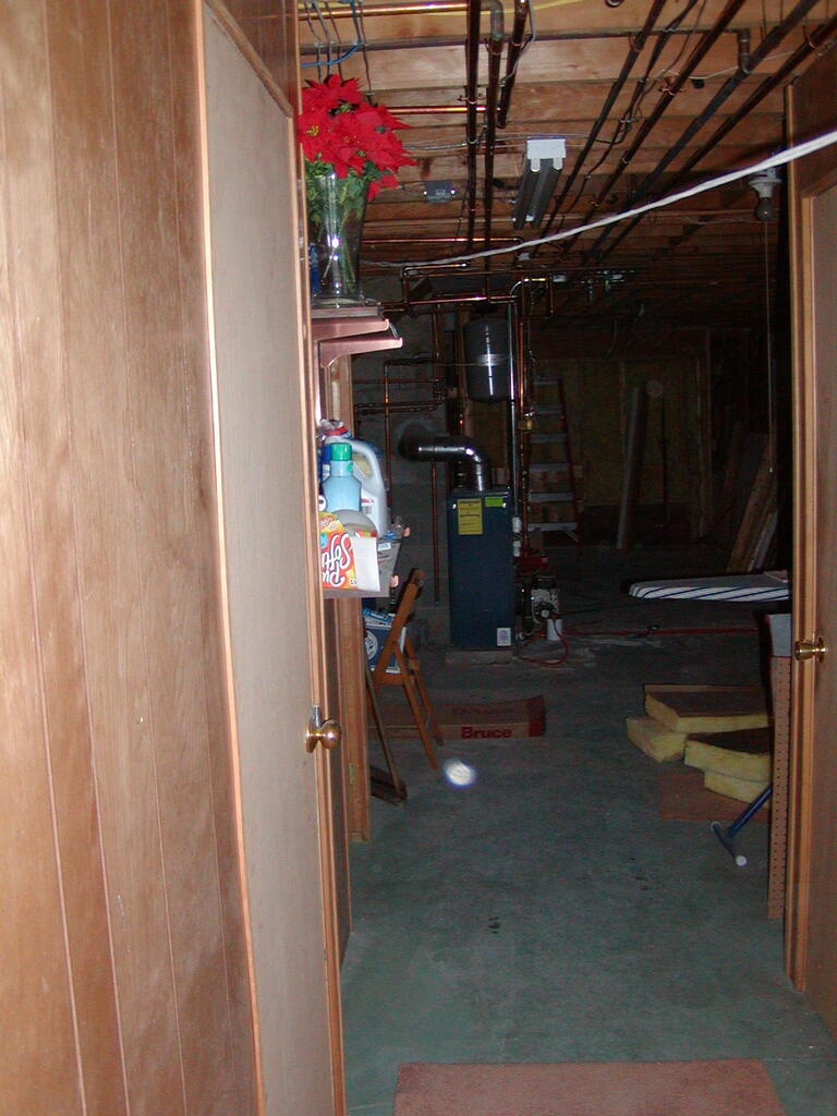 No description provided for: /2007/01-03/0309-basement/photo07.html