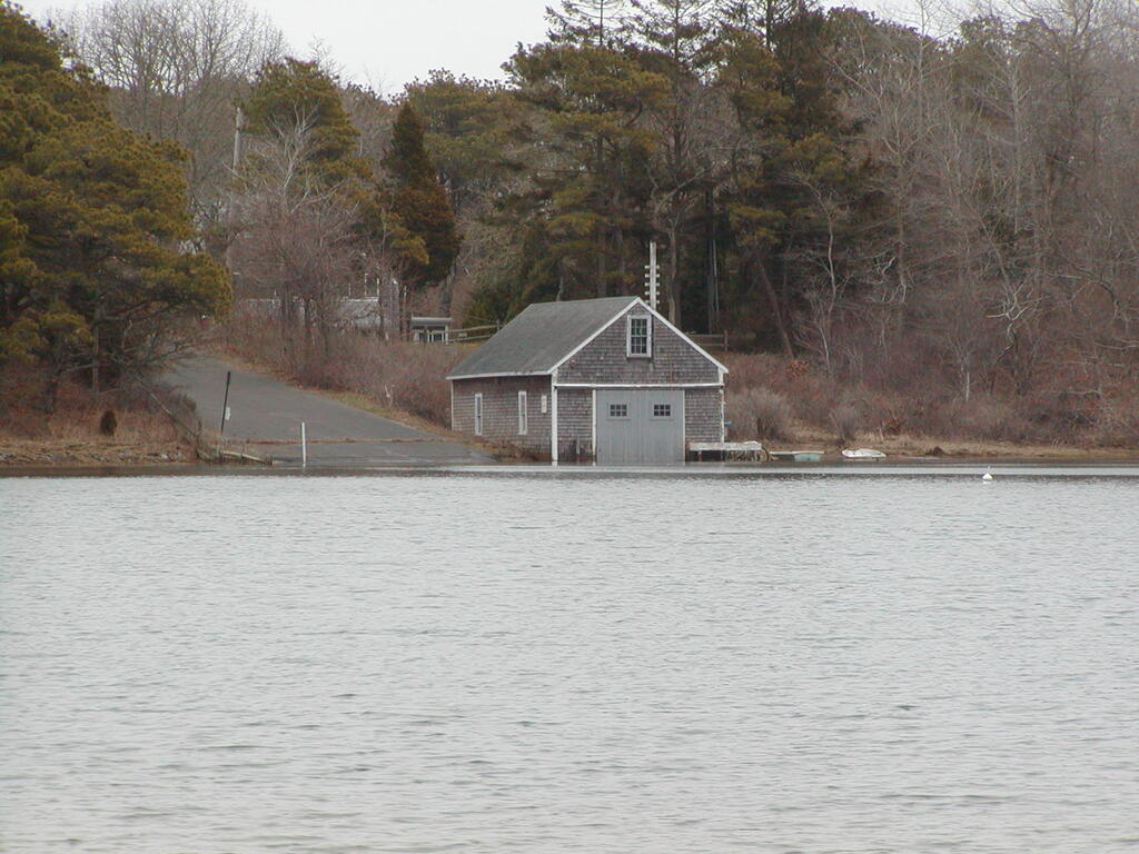 No description provided for: /2007/04-06/0419-quanset-pond/photo06.html