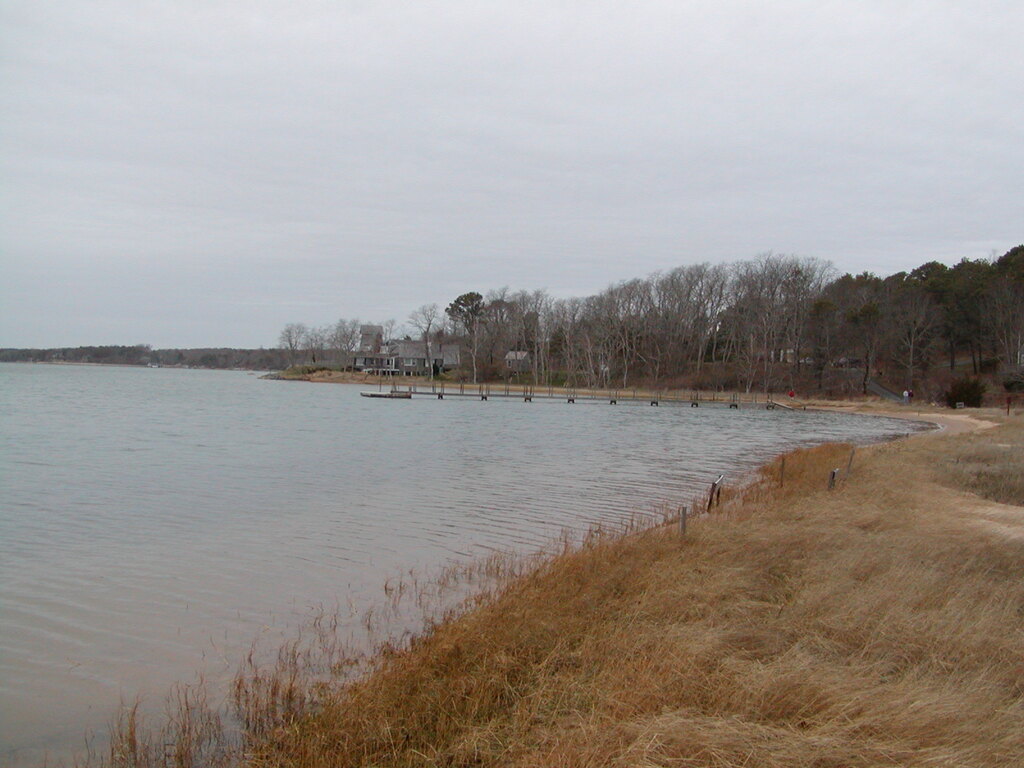 No description provided for: /2007/04-06/0419-quanset-pond/photo12.html