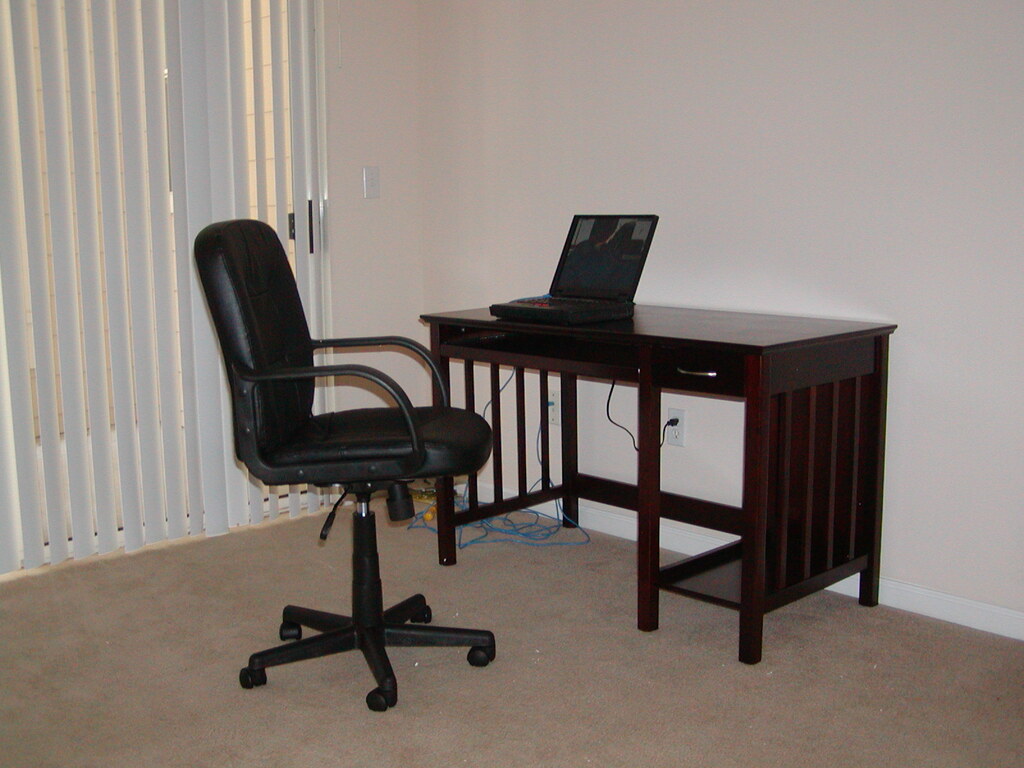 No description provided for: /2007/04-06/0512-ether-closet/photo02.html