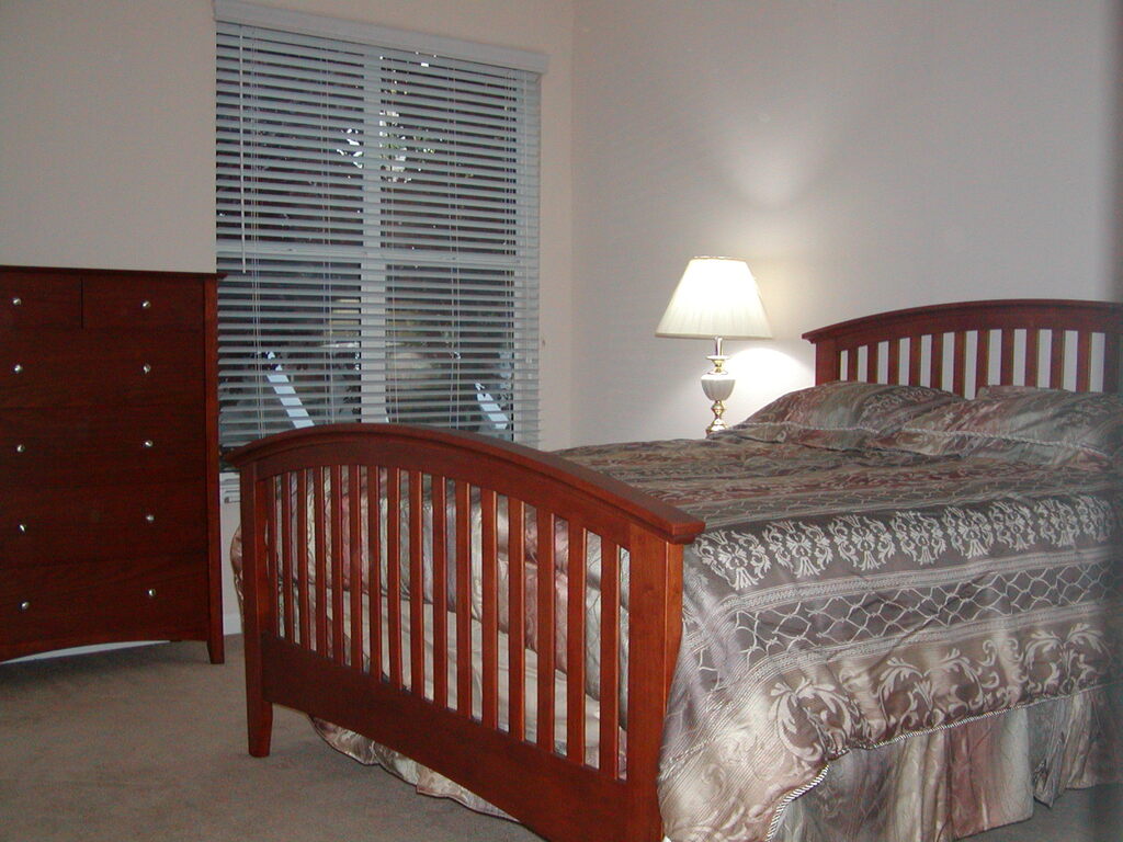 No description provided for: /2007/04-06/0517-apartment/photo02.html