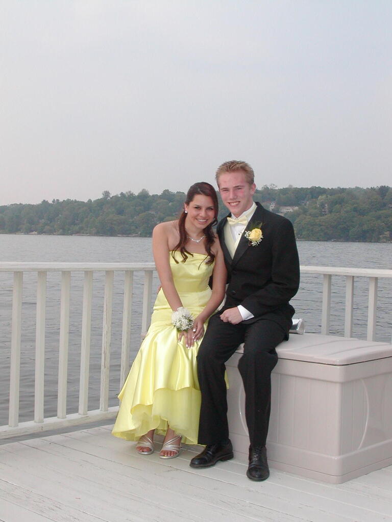 No description provided for: /2007/04-06/0525-prom/_1/photo07.html