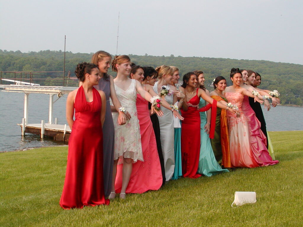 No description provided for: /2007/04-06/0525-prom/_2/photo26.html