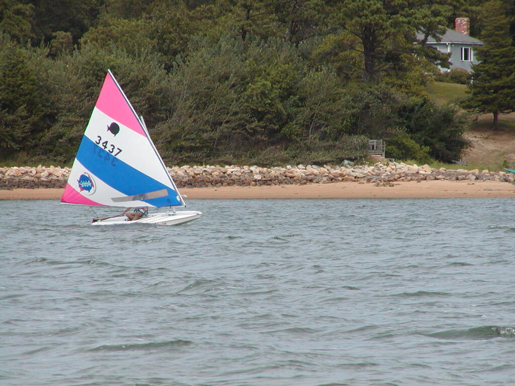 No description provided for: /2007/07-09/0822-sunfish-sailing/_1/photo11.html