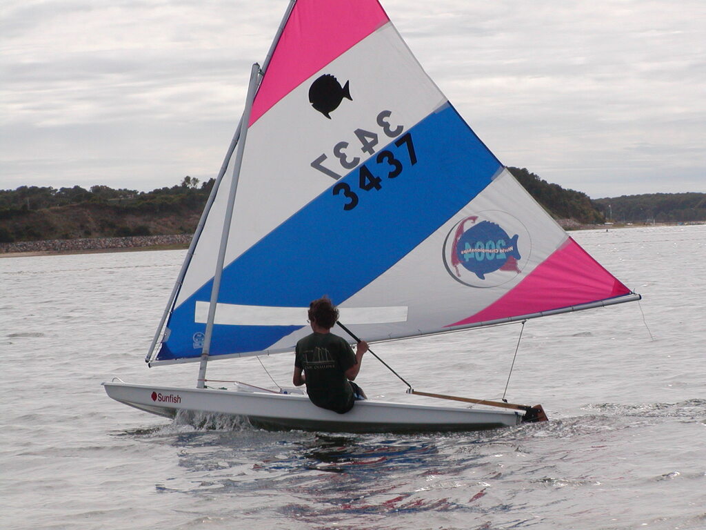 No description provided for: /2007/07-09/0822-sunfish-sailing/_2/photo40.html