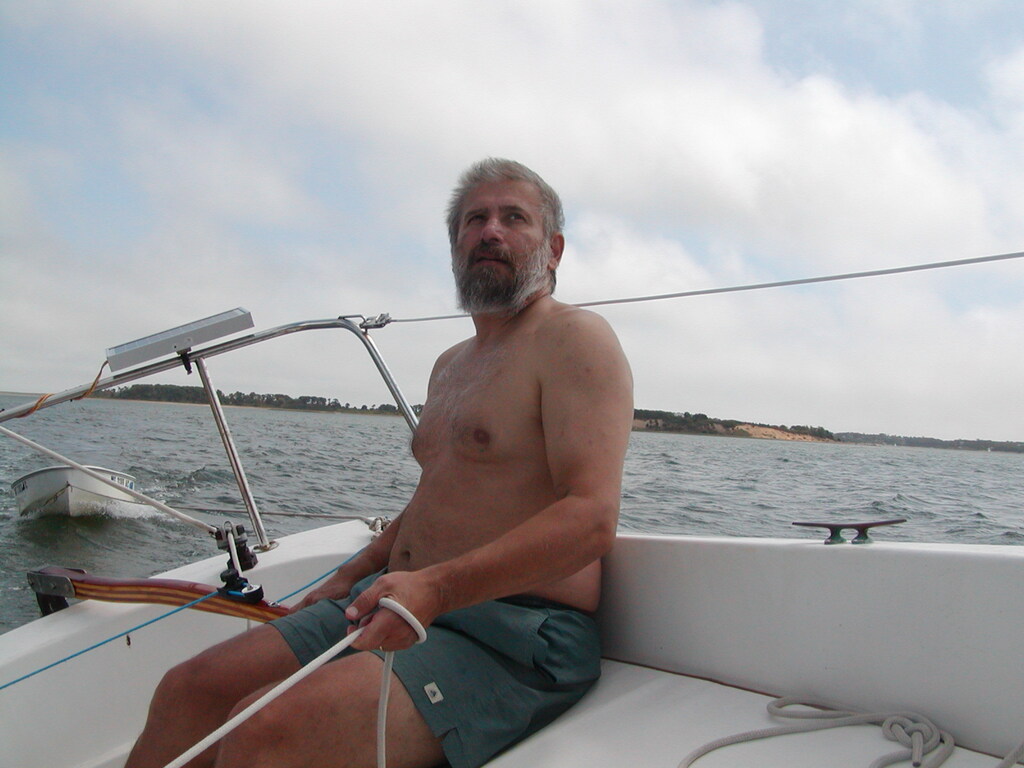 No description provided for: /2007/07-09/0824-fat-guy-sailing/photo01.html