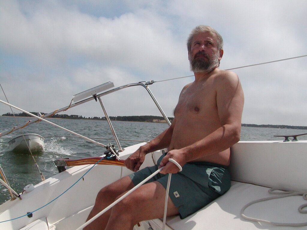 No description provided for: /2007/07-09/0824-fat-guy-sailing/photo03.html