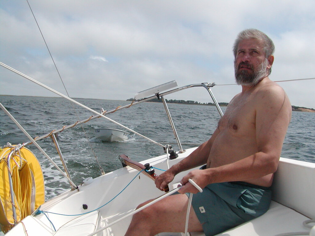 No description provided for: /2007/07-09/0824-fat-guy-sailing/photo05.html