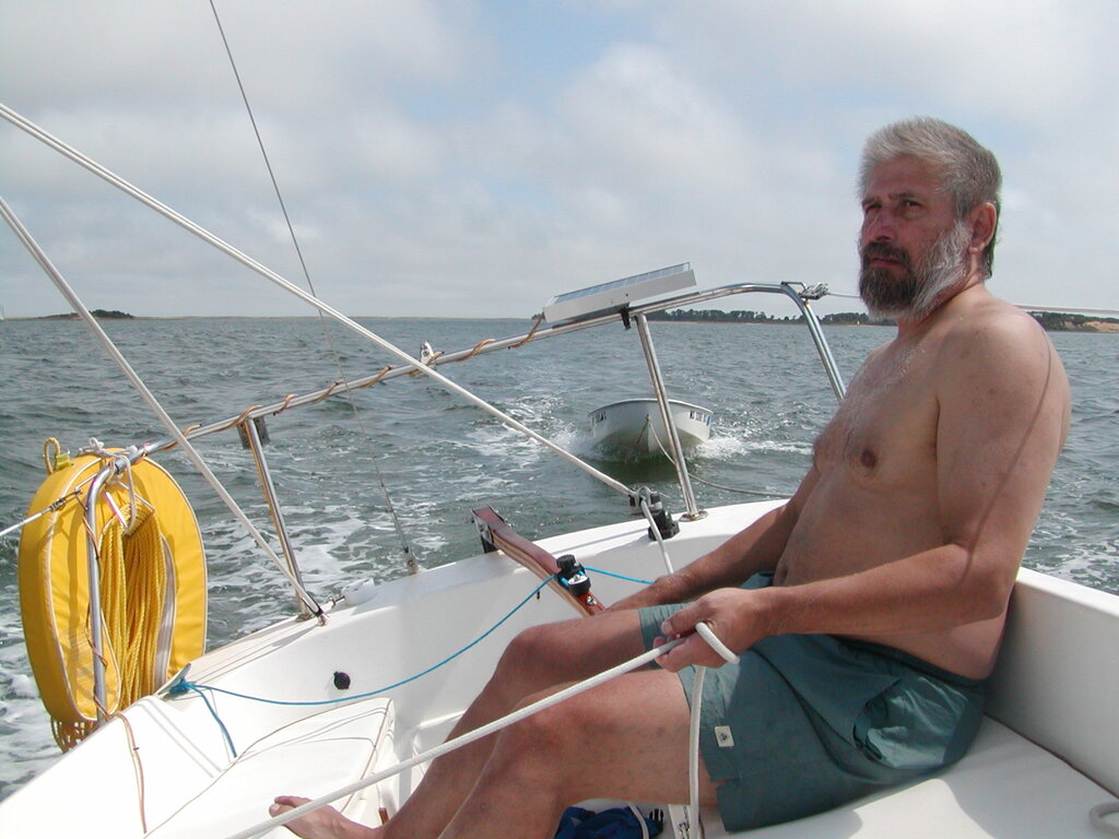 No description provided for: /2007/07-09/0824-fat-guy-sailing/photo06.html