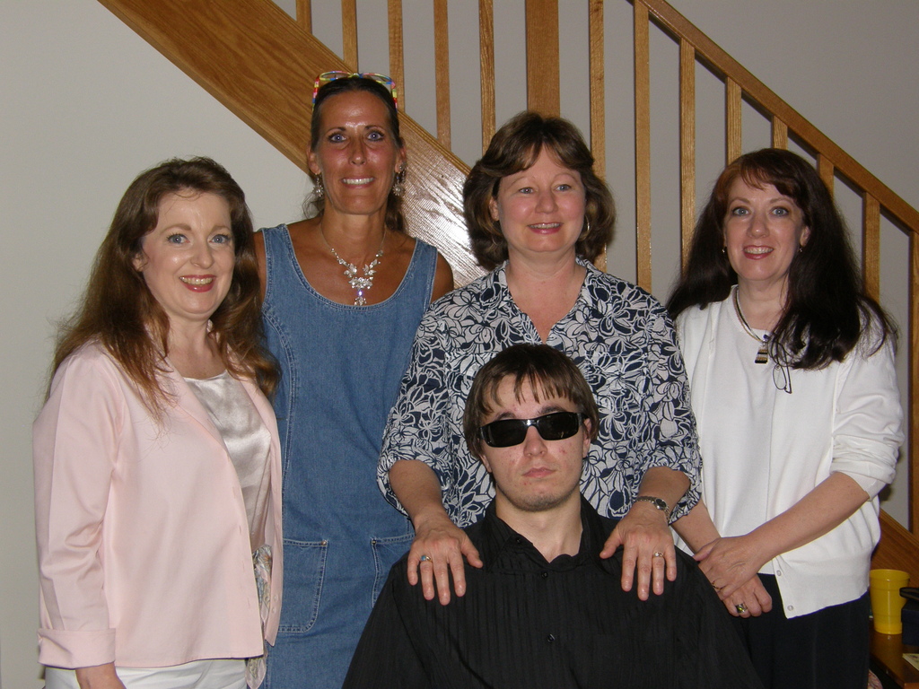 No description provided for: /2008/04-06/0621-dan-hs-grad/_2/photo20.html