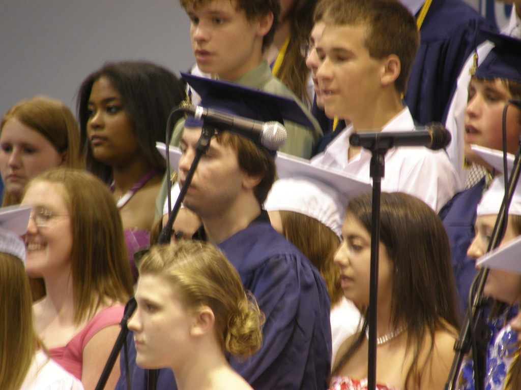 No description provided for: /2008/04-06/0621-dan-hs-grad/_2/photo33.html