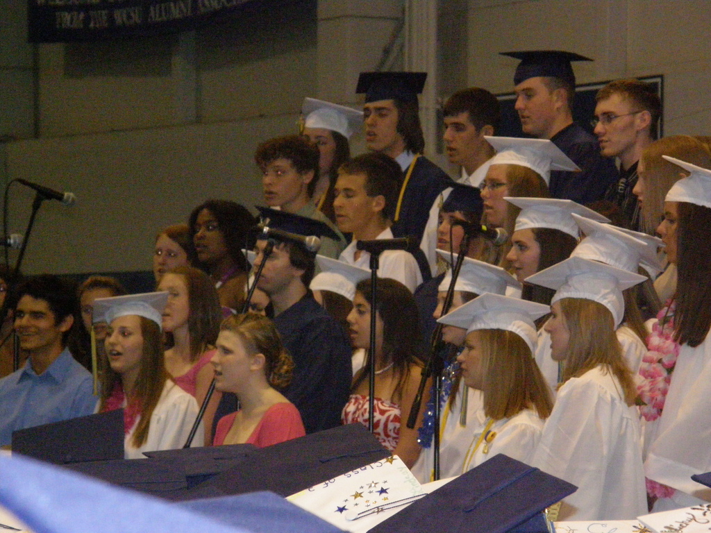 No description provided for: /2008/04-06/0621-dan-hs-grad/_2/photo34.html