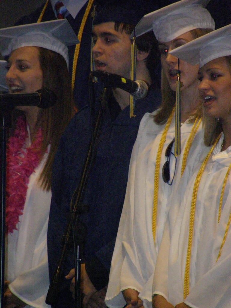 No description provided for: /2008/04-06/0621-dan-hs-grad/_2/photo36.html