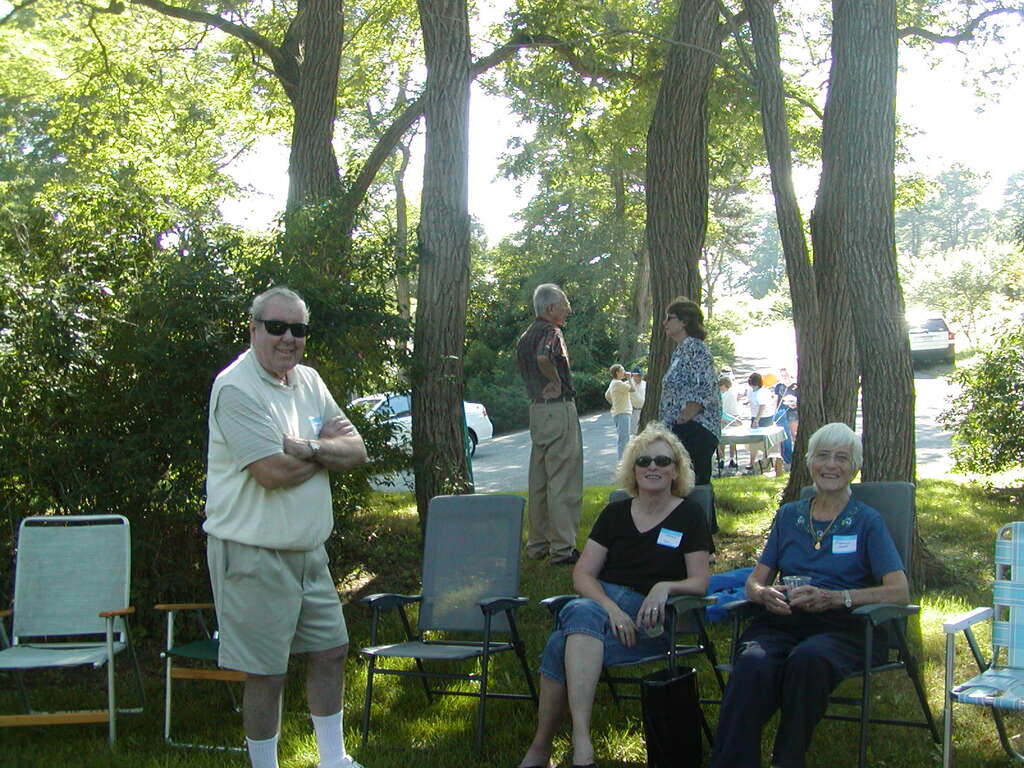 No description provided for: /2008/07-09/0810-qhc-picnic/photo02.html