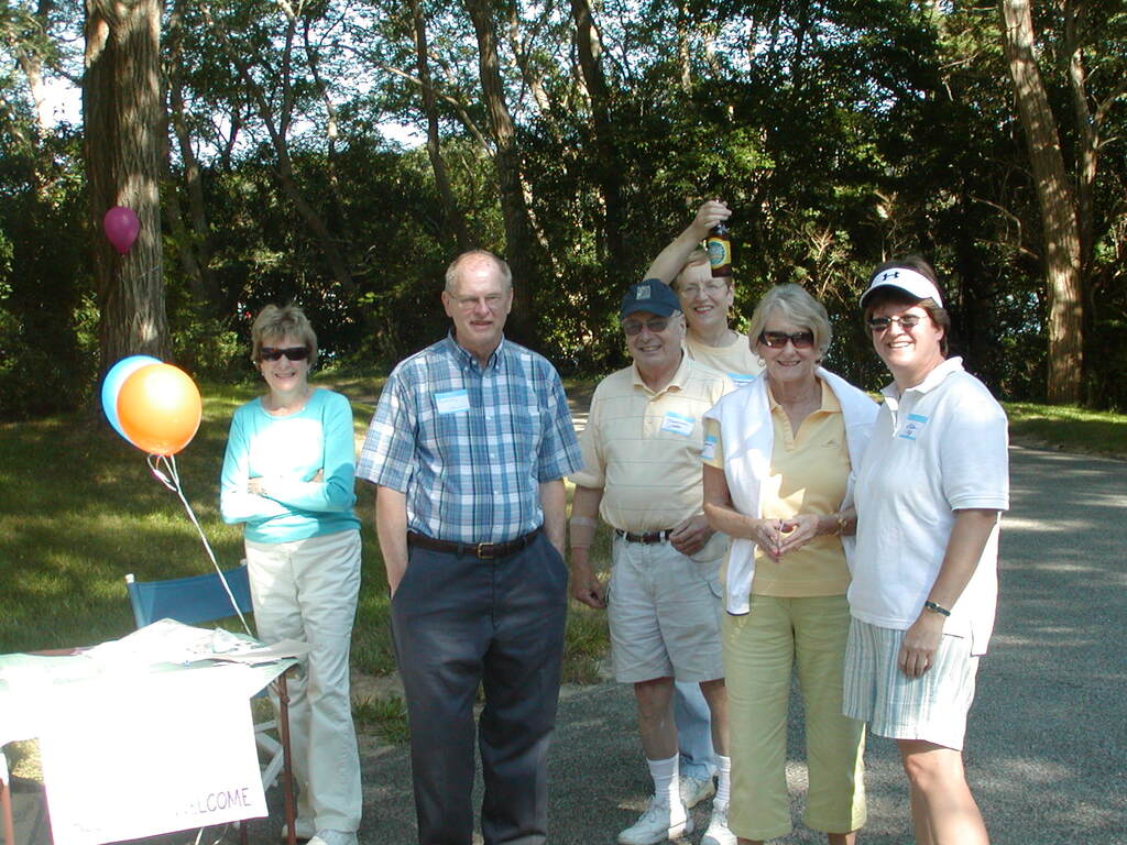 No description provided for: /2008/07-09/0810-qhc-picnic/photo04.html