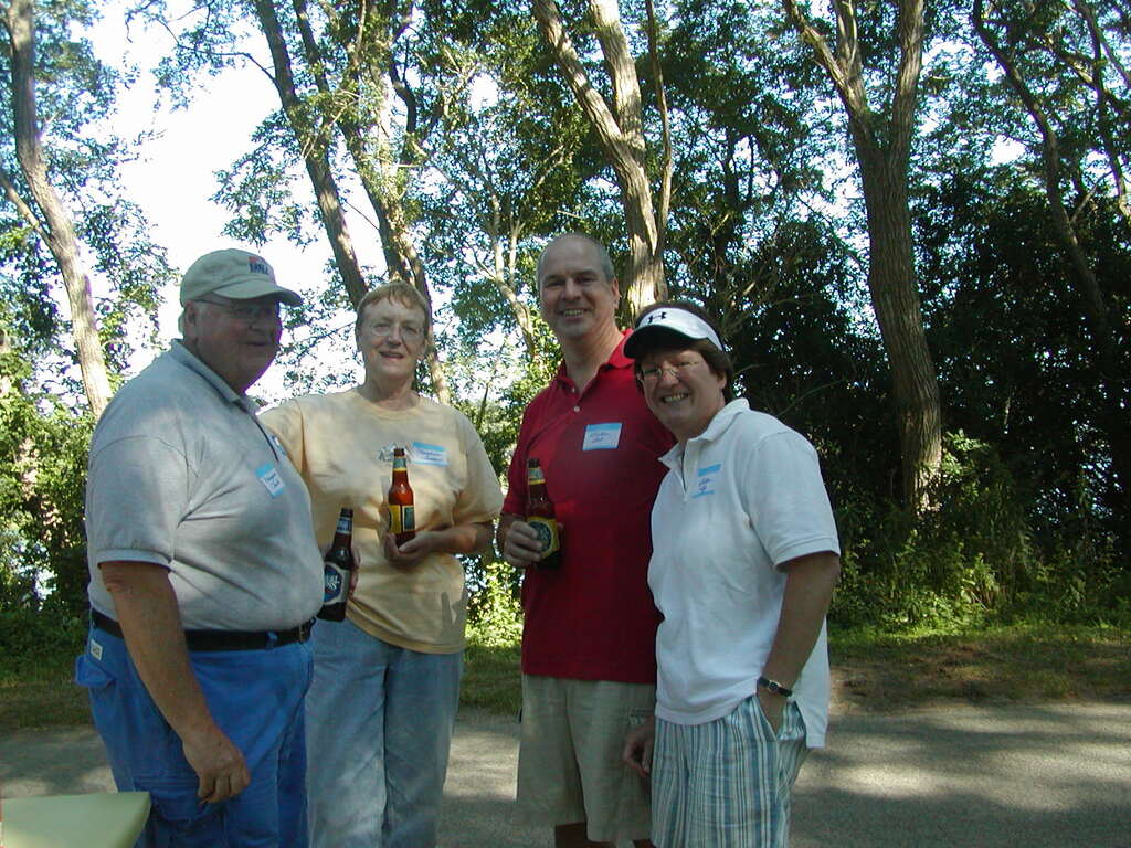 No description provided for: /2008/07-09/0810-qhc-picnic/photo07.html