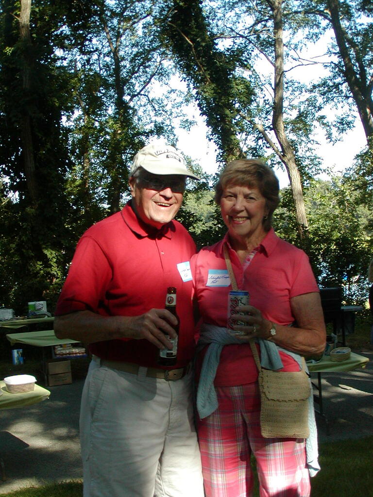 No description provided for: /2008/07-09/0810-qhc-picnic/photo09.html