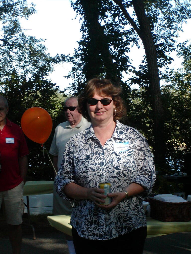 No description provided for: /2008/07-09/0810-qhc-picnic/photo10.html