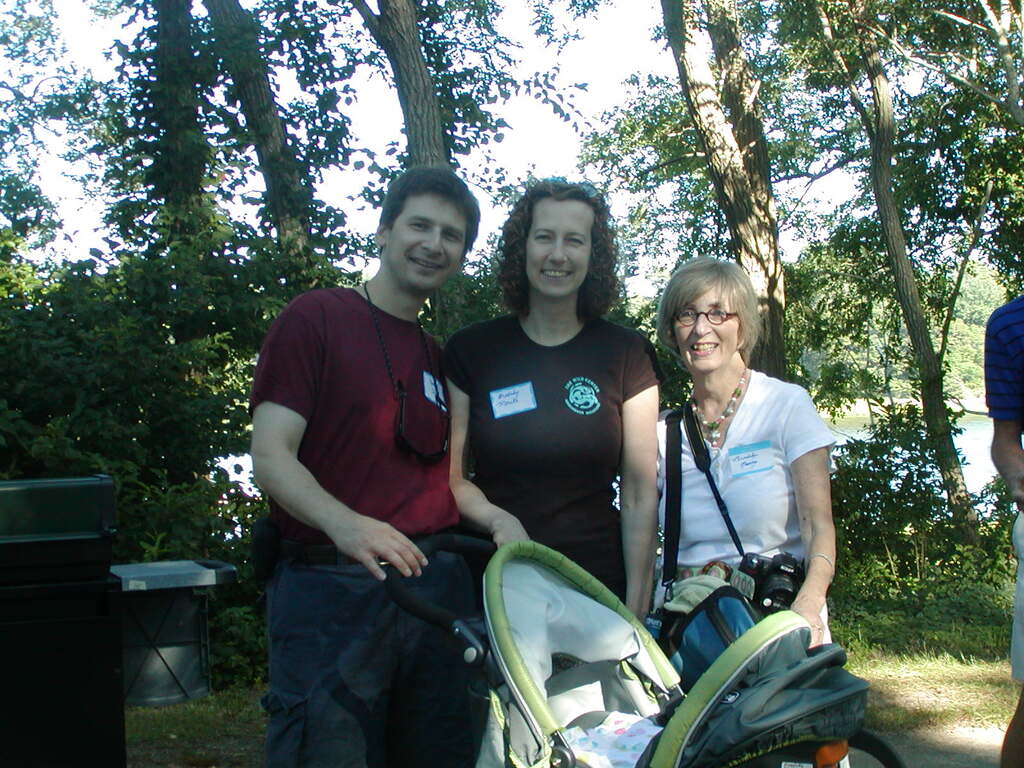 No description provided for: /2008/07-09/0810-qhc-picnic/photo13.html