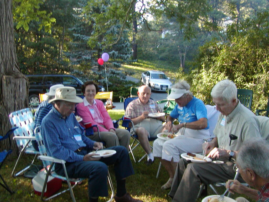 No description provided for: /2008/07-09/0810-qhc-picnic/photo16.html