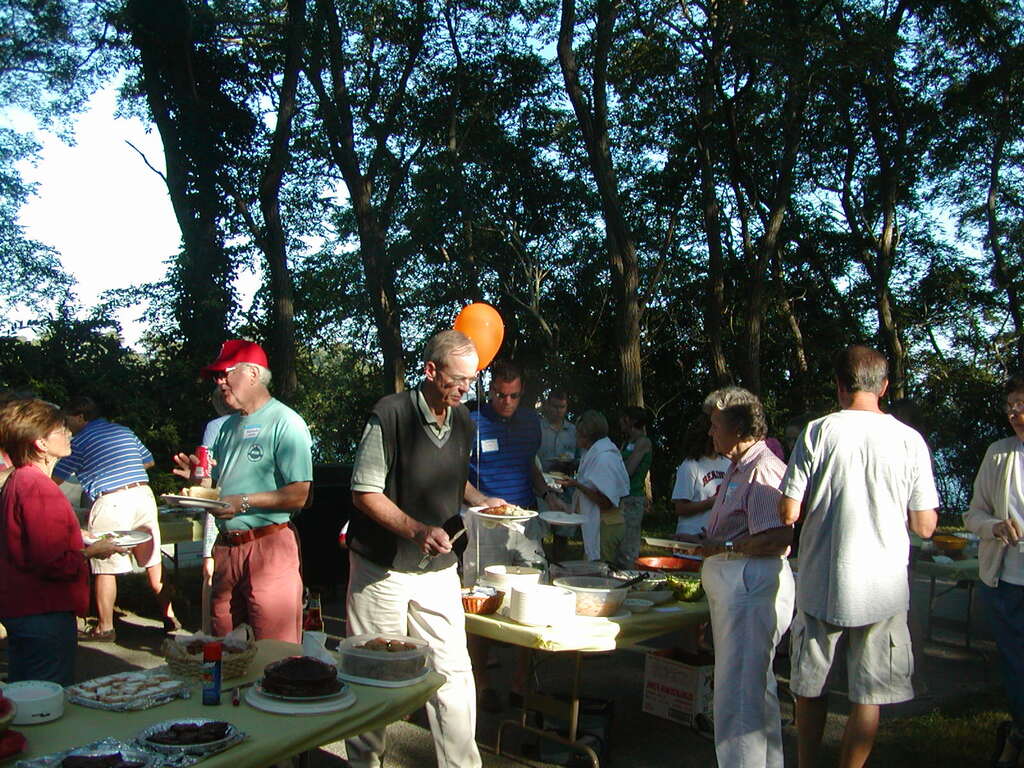 No description provided for: /2008/07-09/0810-qhc-picnic/photo17.html