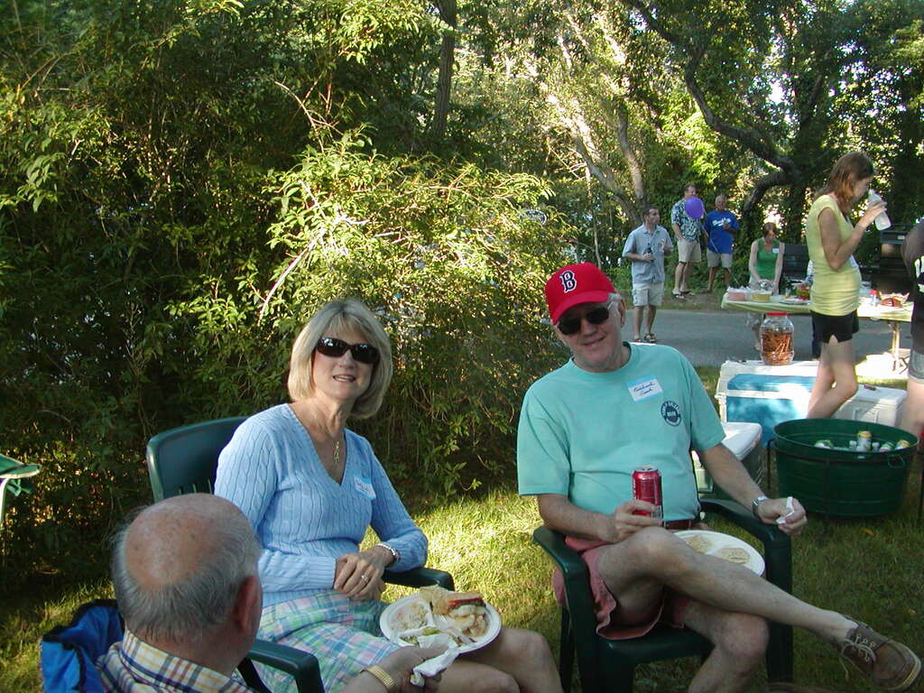 No description provided for: /2008/07-09/0810-qhc-picnic/photo18.html