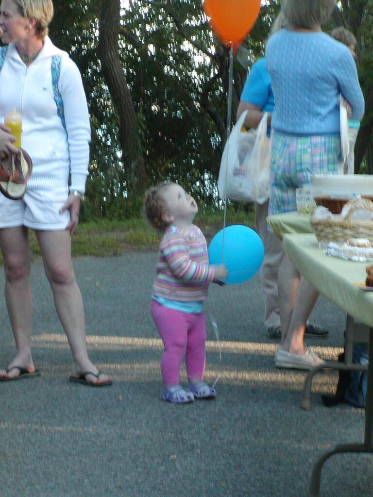 No description provided for: /2008/07-09/0810-qhc-picnic/photo19.html