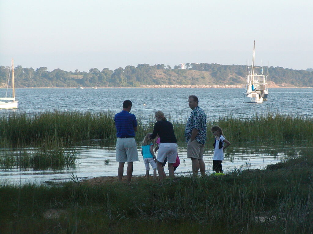 No description provided for: /2008/07-09/0810-qhc-picnic/photo21.html