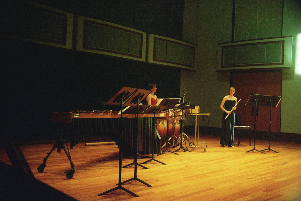 No description provided for: /2008/10-12/1101-recital-35mm/photo04.html