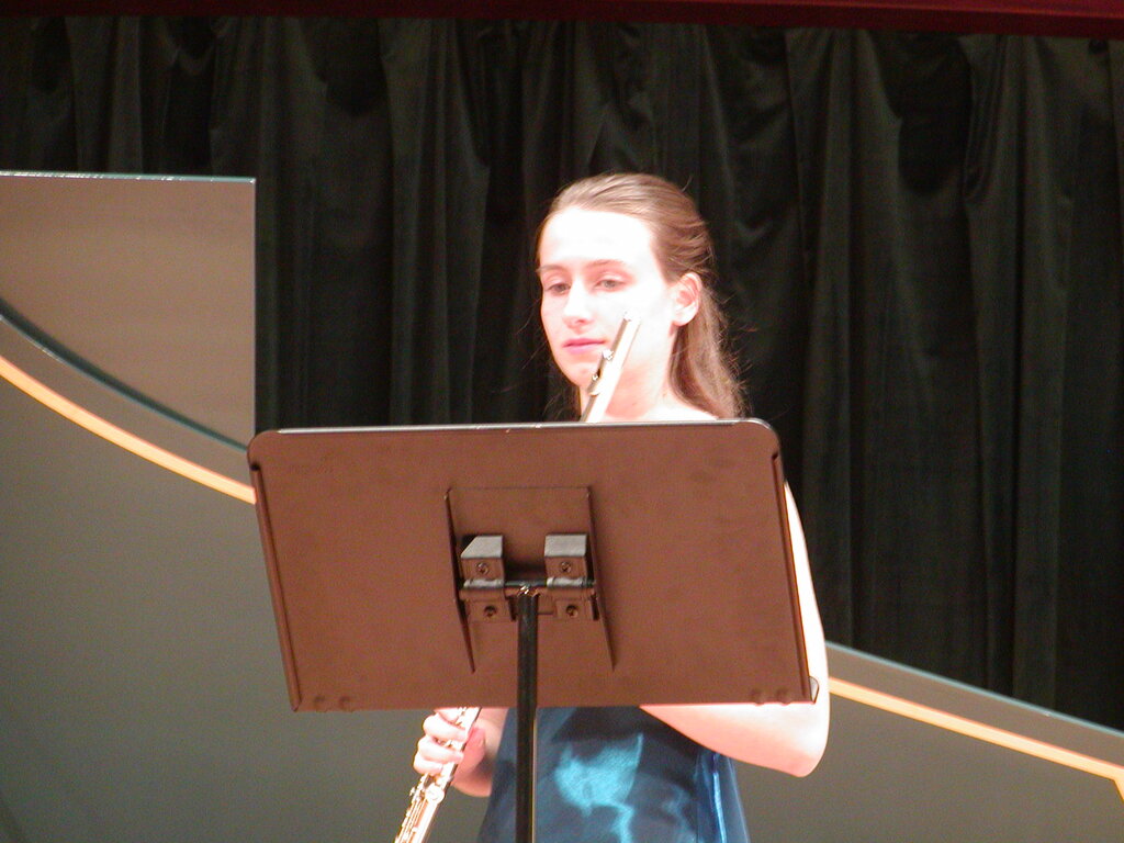 No description provided for: /2008/10-12/1101-recital/photo01.html