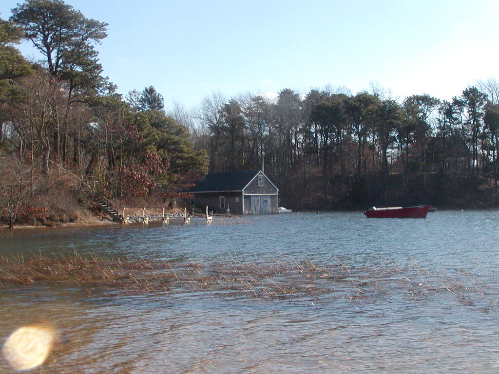 No description provided for: /2008/10-12/1213-high-tide/photo02.html