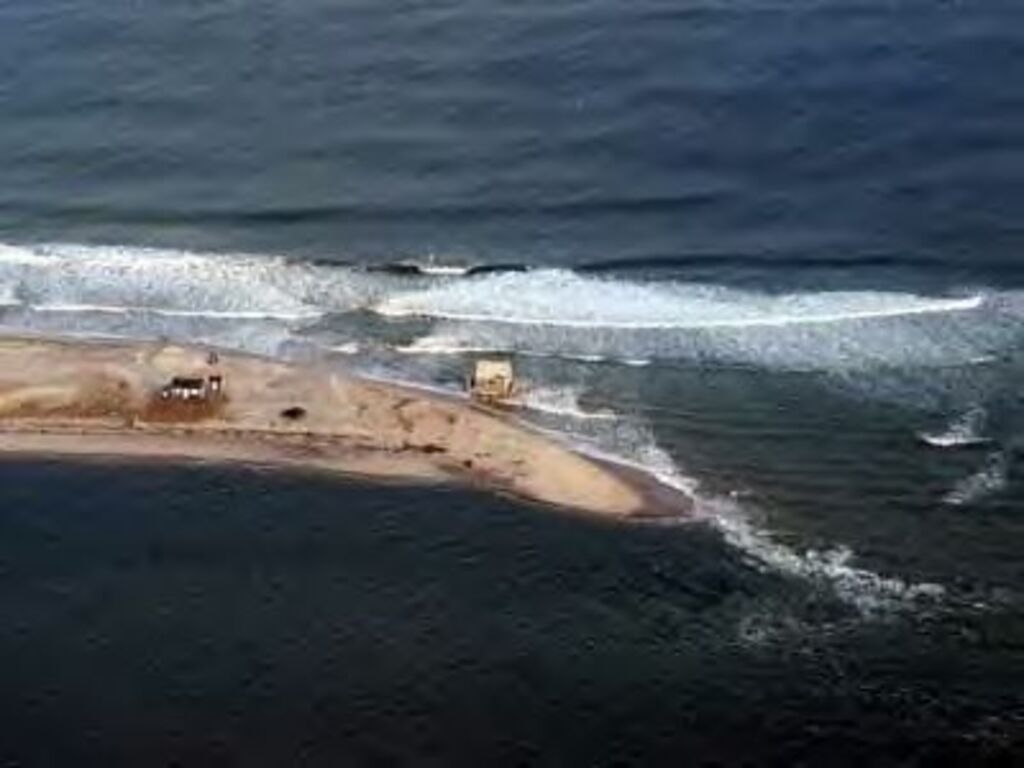 No description provided for: /2010/04-06/0407-north-beach-break/photo07.html