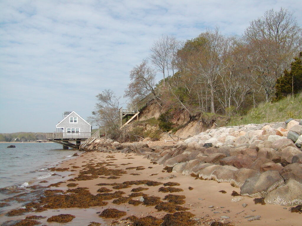 No description provided for: /2010/04-06/0502-boat-house-erosion/photo01.html